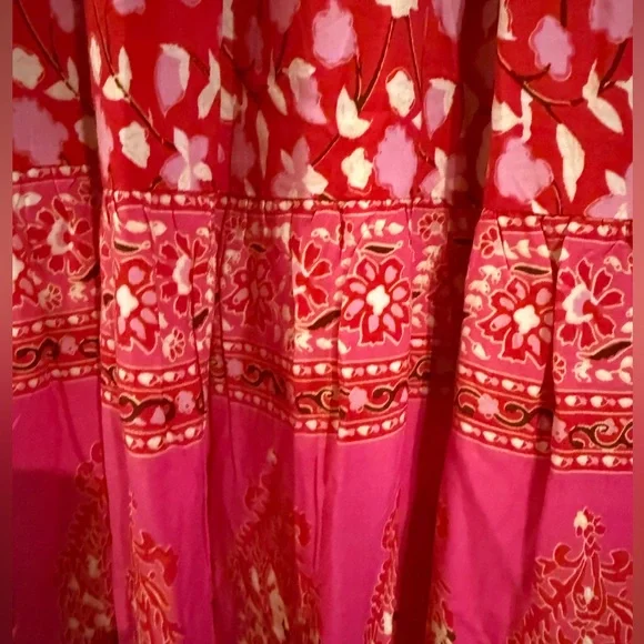 Elegant Red Patterned Maxi Dress - Picture 4 of 5